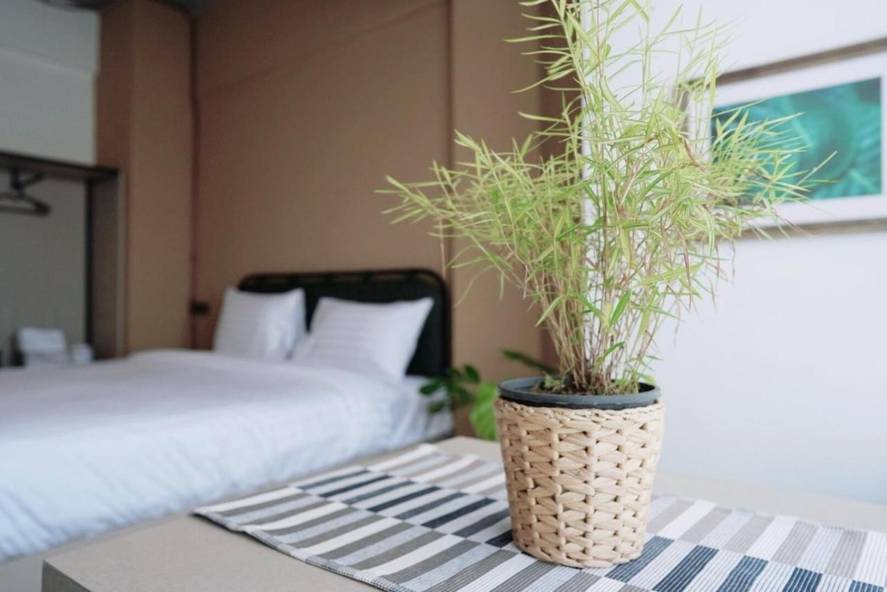 The Wood Hotel Surin Buitenkant foto