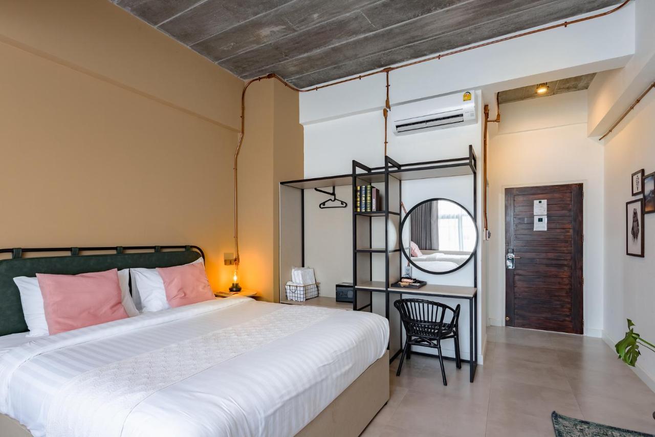 The Wood Hotel Surin Buitenkant foto
